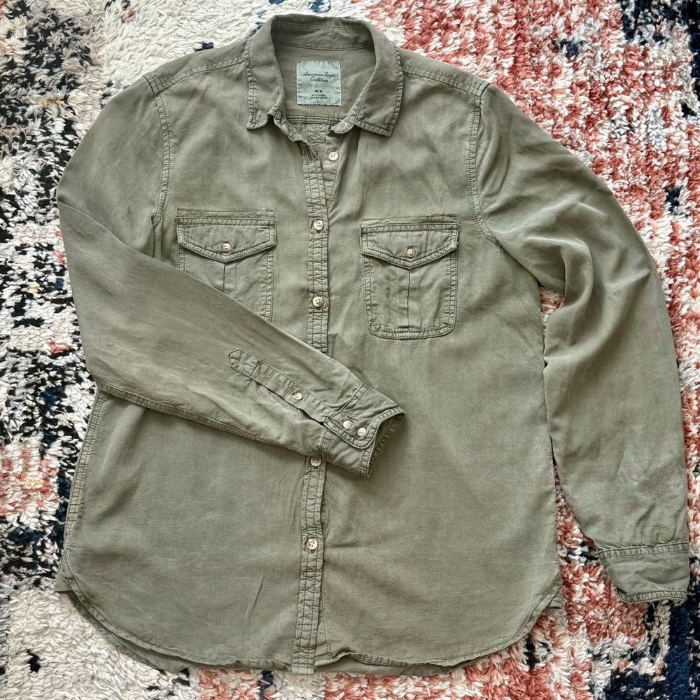 American Eagle Olive Button Down Shirt With Front Pockets